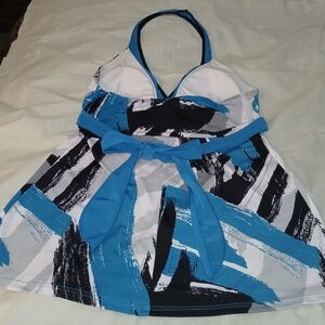 Pre-loved Women's Blue and Black Halter Top.